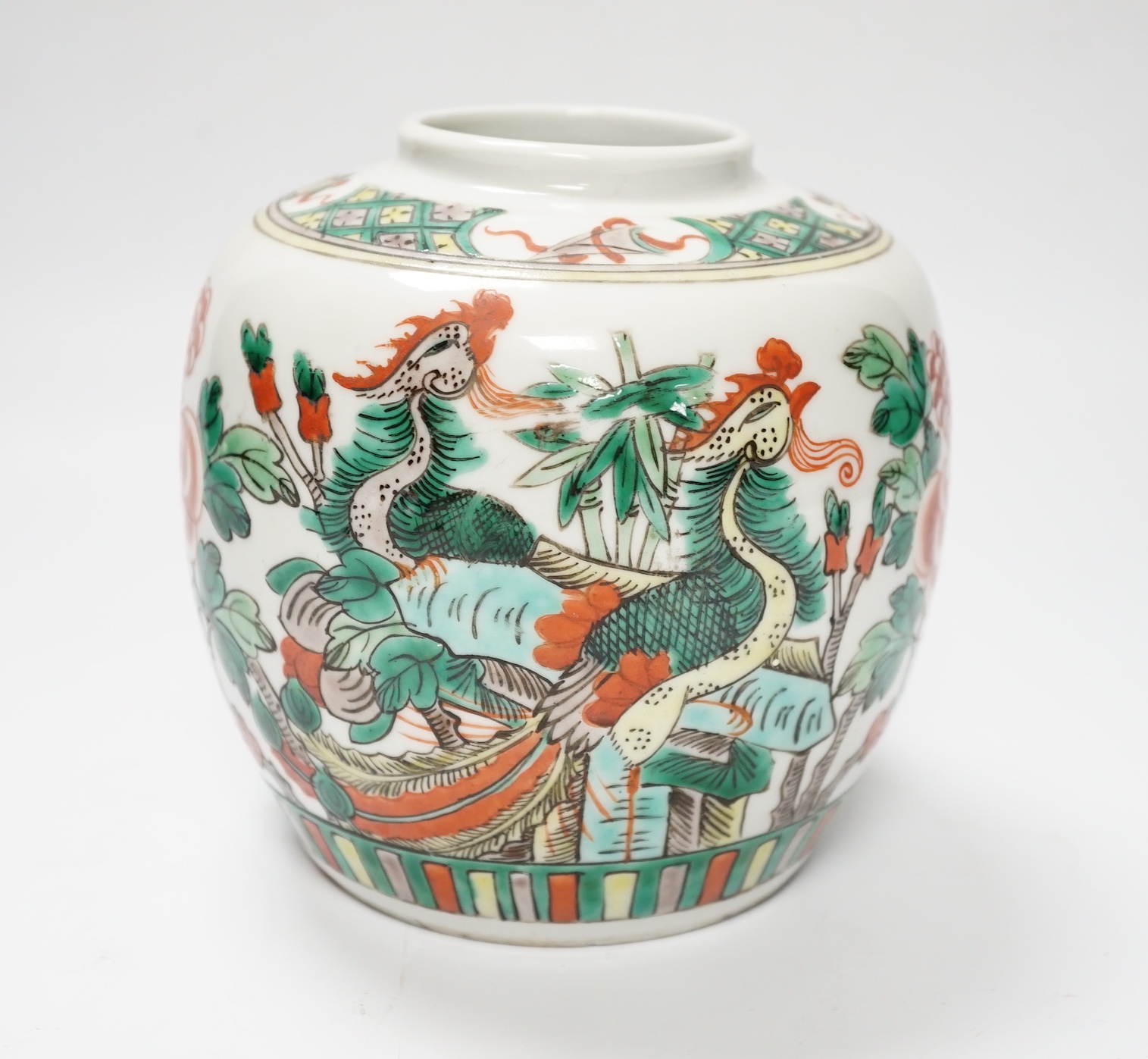 A Chinese famille verte ‘phoenix’ jar, early 20th century, 13cm high